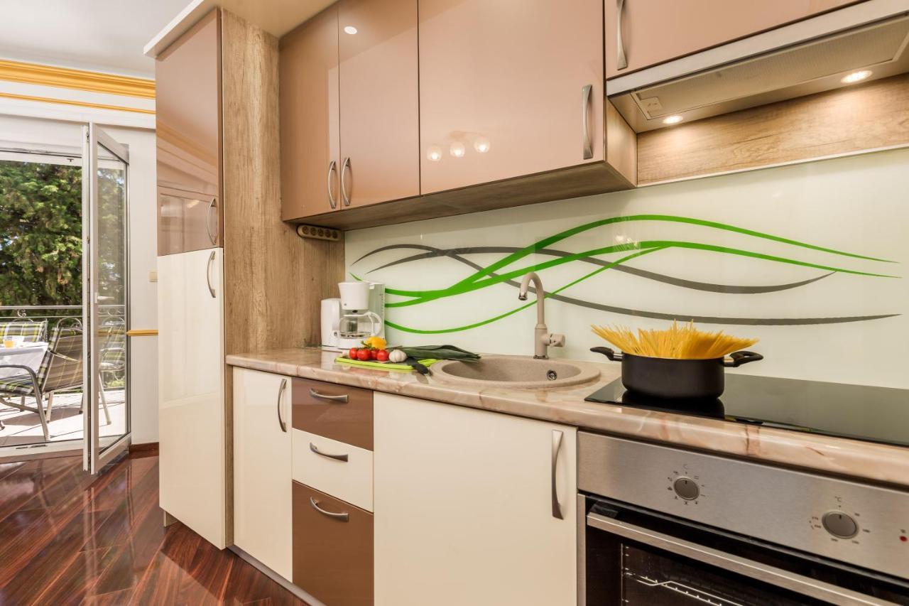 Apartment All For You - With A Swimming Pool โอปาติยา ภายนอก รูปภาพ